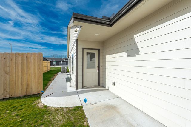 481 E Harper St, Valley Center, KS 67147