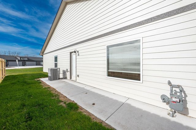 481 E Harper St, Valley Center, KS 67147