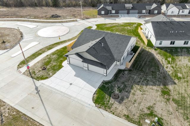 481 E Harper St, Valley Center, KS 67147