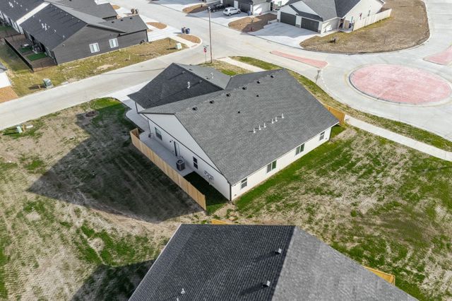 481 E Harper St, Valley Center, KS 67147