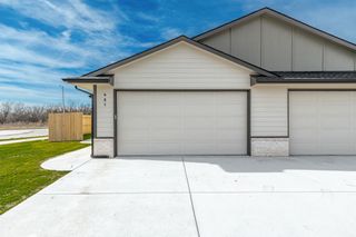 481 E Harper St, Valley Center, KS 67147