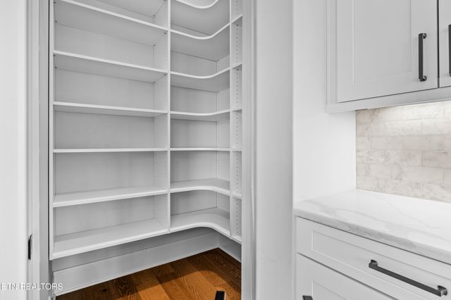 4153 Old Club Rd, Loudon, TN 37774