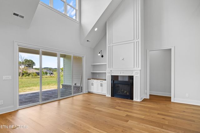 4153 Old Club Rd, Loudon, TN 37774