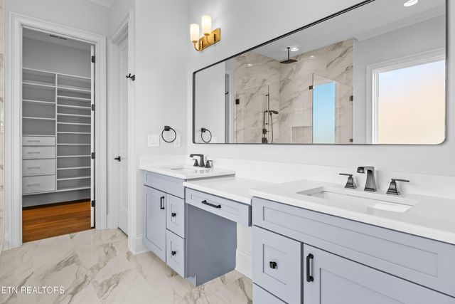 4153 Old Club Rd, Loudon, TN 37774