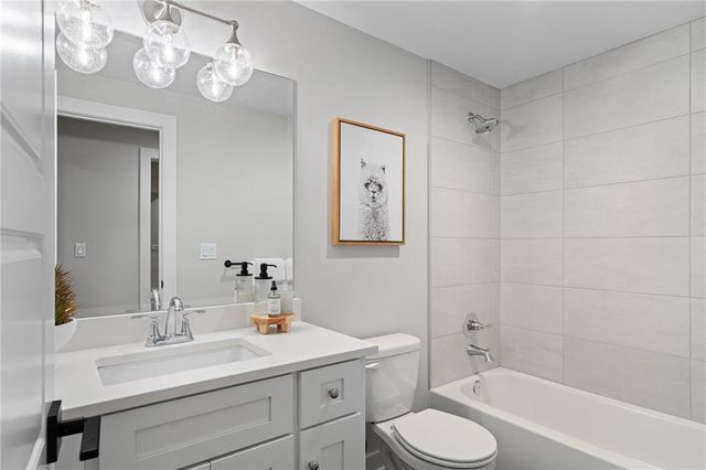 25007 W 90th Terrace, Lenexa, KS 66227