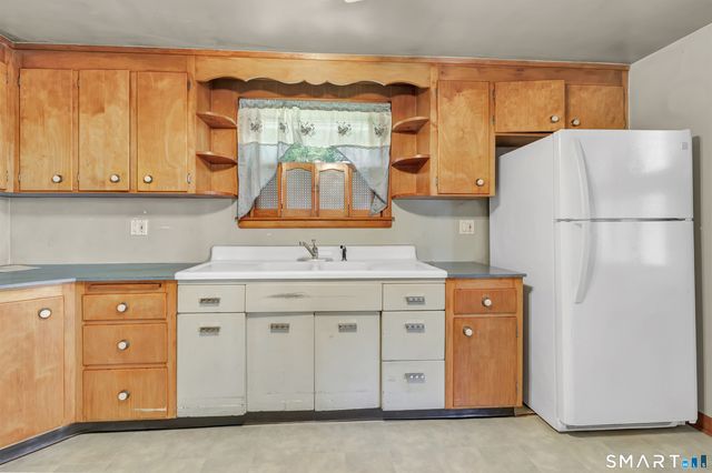 50 Sheffield Lane, Naugatuck, CT 06770