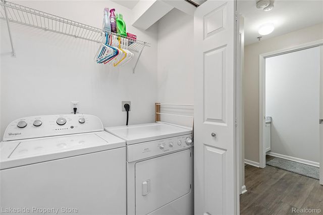 22187 W West Village Drive 5, Dearborn, MI 48124