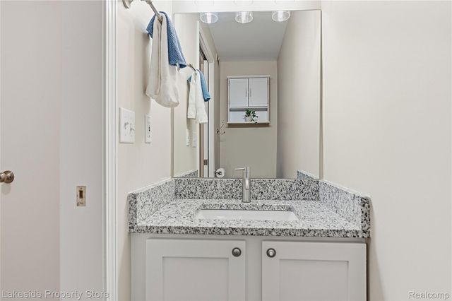 22187 W West Village Drive 5, Dearborn, MI 48124