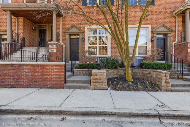 22187 W West Village Drive 5, Dearborn, MI 48124