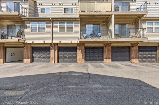 22187 W West Village Drive 5, Dearborn, MI 48124