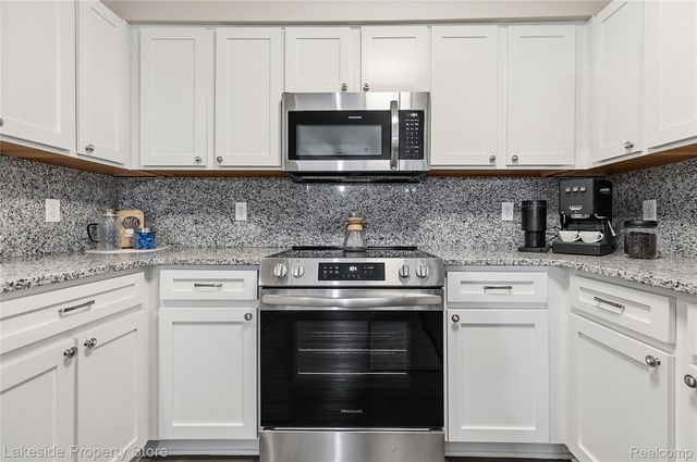 22187 W West Village Drive 5, Dearborn, MI 48124