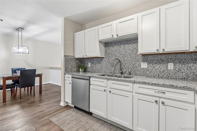 22187 W West Village Drive 5, Dearborn, MI 48124