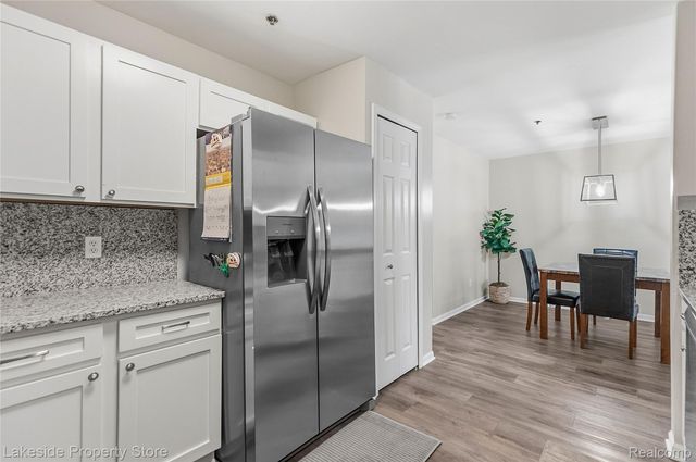 22187 W West Village Drive 5, Dearborn, MI 48124