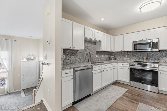 22187 W West Village Drive 5, Dearborn, MI 48124