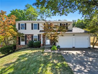 201 Fernvue, Moon/crescent Twp, PA 15108