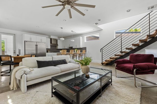 1182 Oakgrove Ave A, Austin, TX 78702