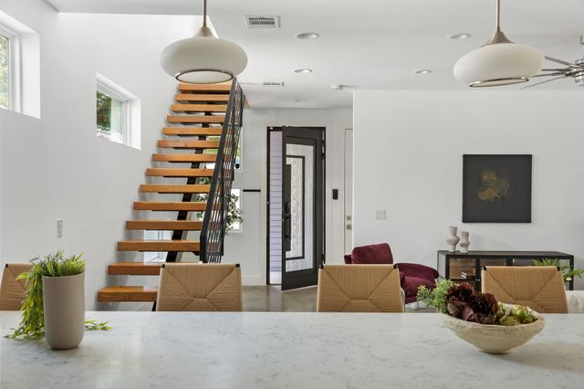 1182 Oakgrove Ave A, Austin, TX 78702