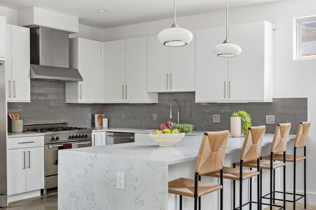 1182 Oakgrove Ave A, Austin, TX 78702