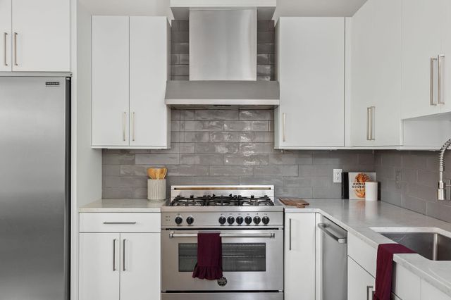 1182 Oakgrove Ave A, Austin, TX 78702