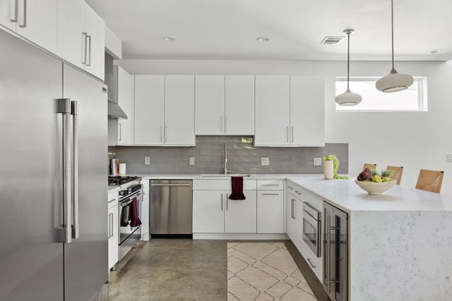 1182 Oakgrove Ave A, Austin, TX 78702