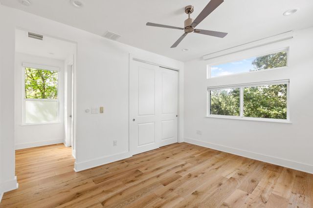 1182 Oakgrove Ave A, Austin, TX 78702
