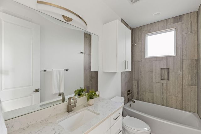 1182 Oakgrove Ave A, Austin, TX 78702