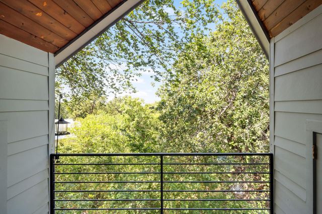 1182 Oakgrove Ave A, Austin, TX 78702