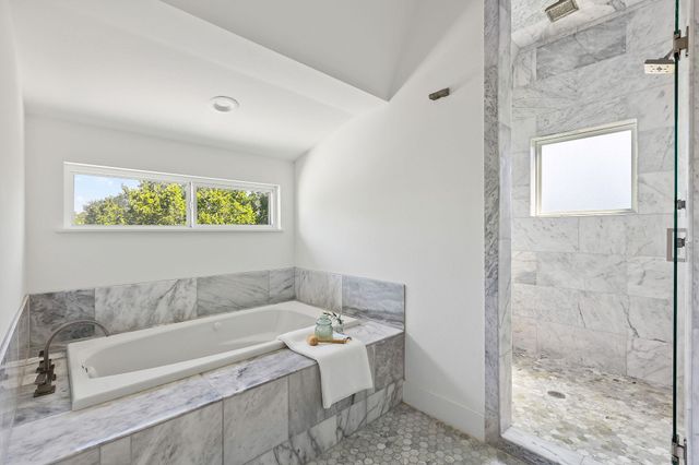1182 Oakgrove Ave A, Austin, TX 78702