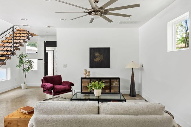 1182 Oakgrove Ave A, Austin, TX 78702