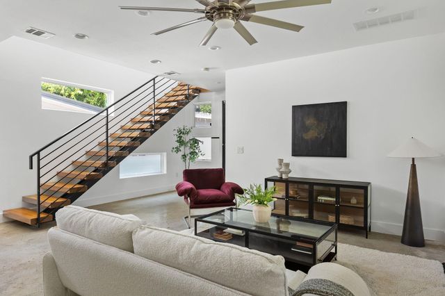1182 Oakgrove Ave A, Austin, TX 78702