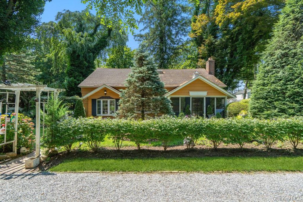6 Valentine Avenue, Huntington, NY 11743