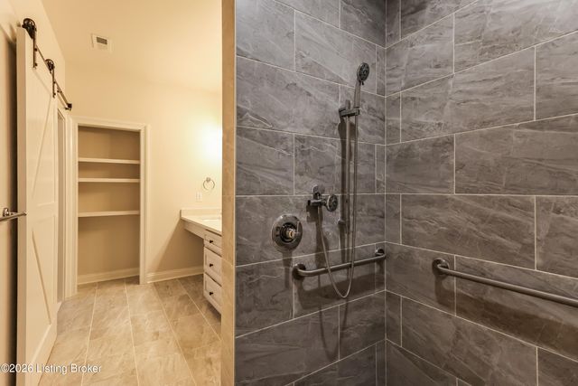 569 Deep Creek Dr, Shepherdsville, KY 40165