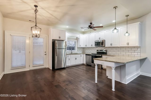 569 Deep Creek Dr, Shepherdsville, KY 40165