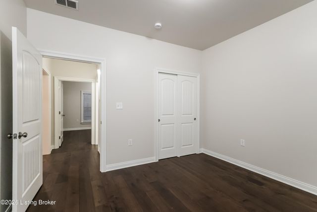 569 Deep Creek Dr, Shepherdsville, KY 40165