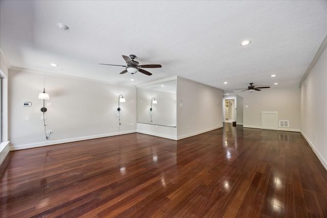 6 Gessner Road, Houston, TX 77024
