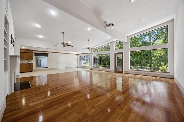 6 Gessner Road, Houston, TX 77024