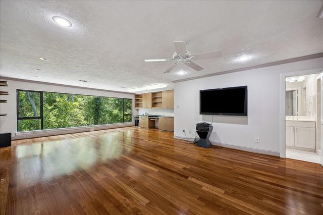 6 Gessner Road, Houston, TX 77024
