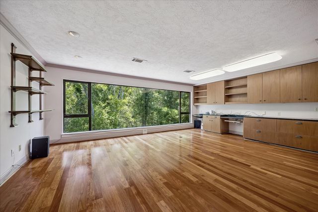 6 Gessner Road, Houston, TX 77024