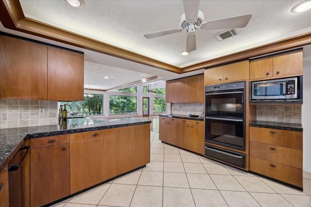 6 Gessner Road, Houston, TX 77024