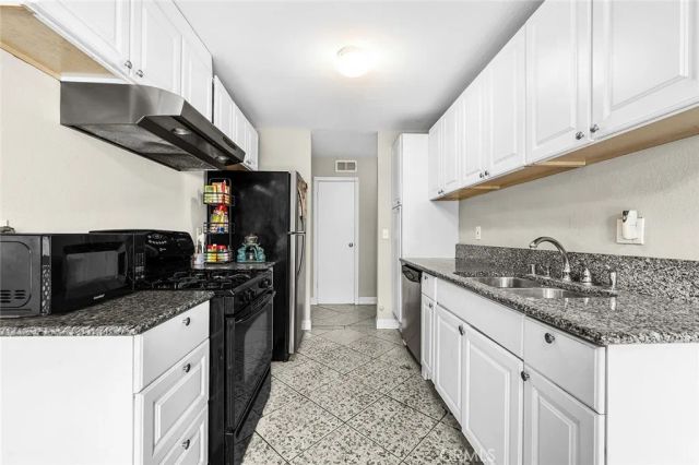 700 W La Veta C6, Orange, CA 92868