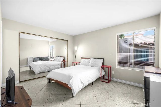 700 W La Veta C6, Orange, CA 92868