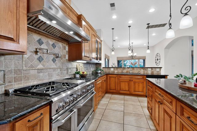 6533 Nagoya Road NE, Rio Rancho, NM 87144