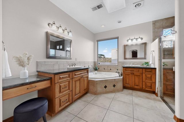 6533 Nagoya Road NE, Rio Rancho, NM 87144