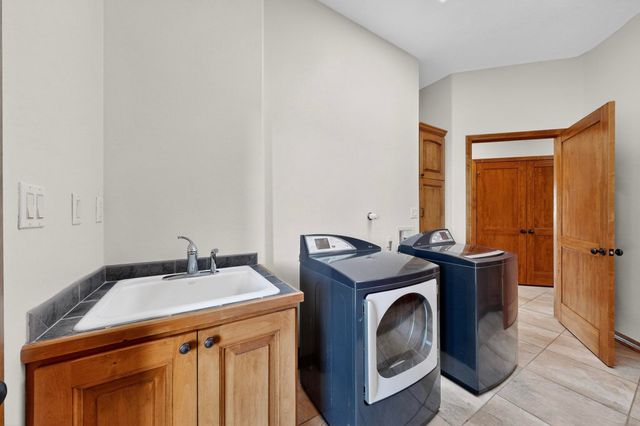 6533 Nagoya Road NE, Rio Rancho, NM 87144