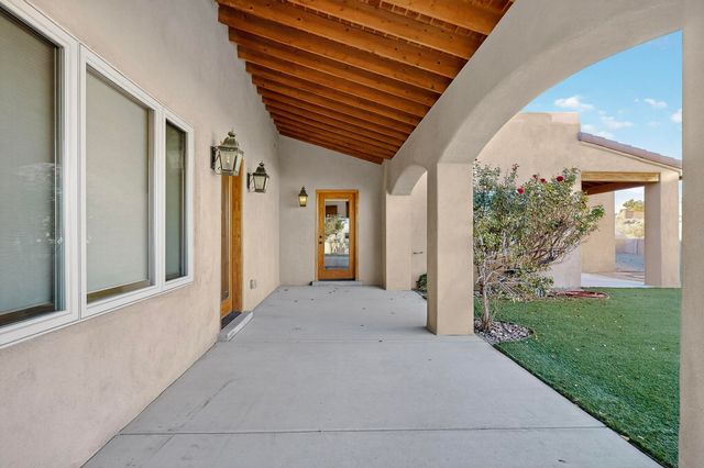 6533 Nagoya Road NE, Rio Rancho, NM 87144