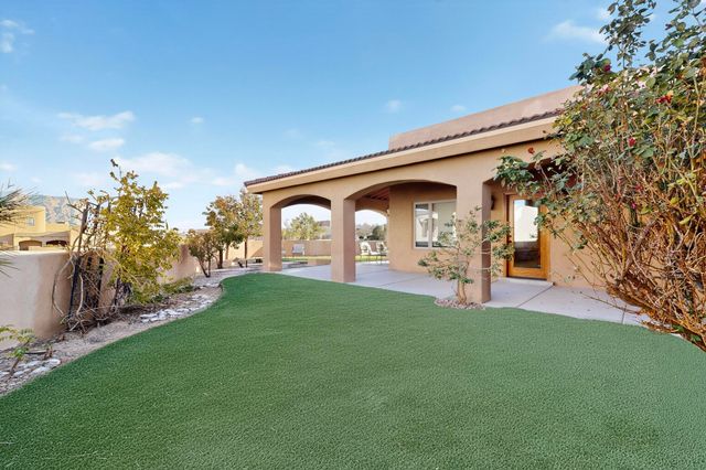 6533 Nagoya Road NE, Rio Rancho, NM 87144