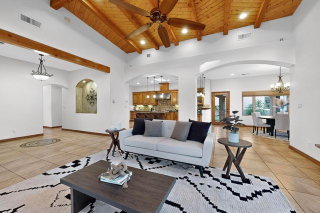 6533 Nagoya Road NE, Rio Rancho, NM 87144