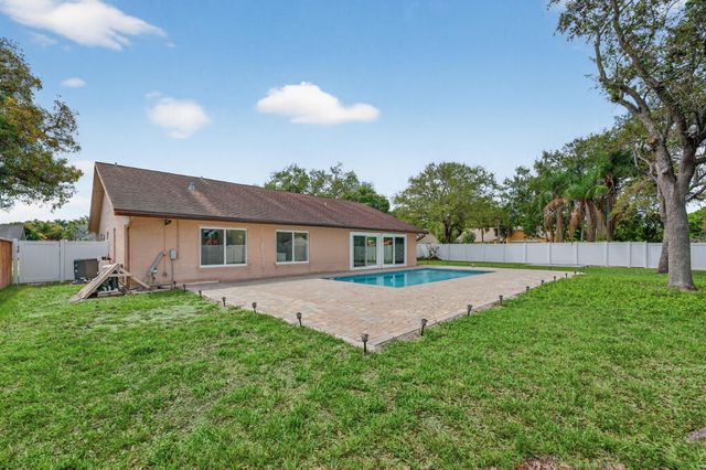 3943 NW 21 Street, Coconut Creek, FL 33066