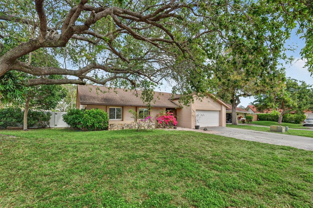 3943 NW 21 Street, Coconut Creek, FL 33066