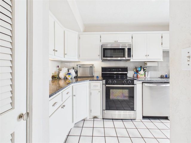 439 NW Chimney Creek Dr, Lawton, OK 73505